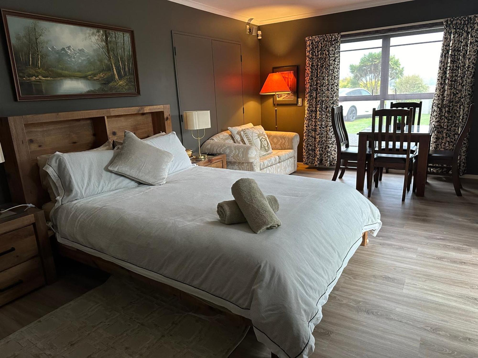 Lakeview Holiday Hideaway Taupo Bagian luar foto